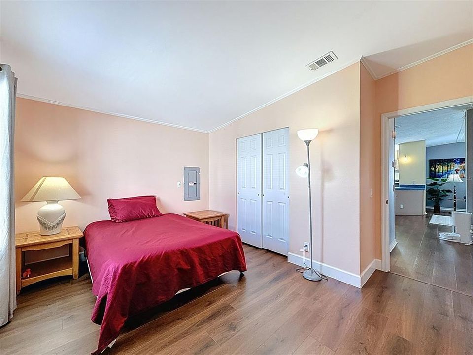 For Sale: $149,000 (2 beds, 2 baths, 1120 Square Feet)
