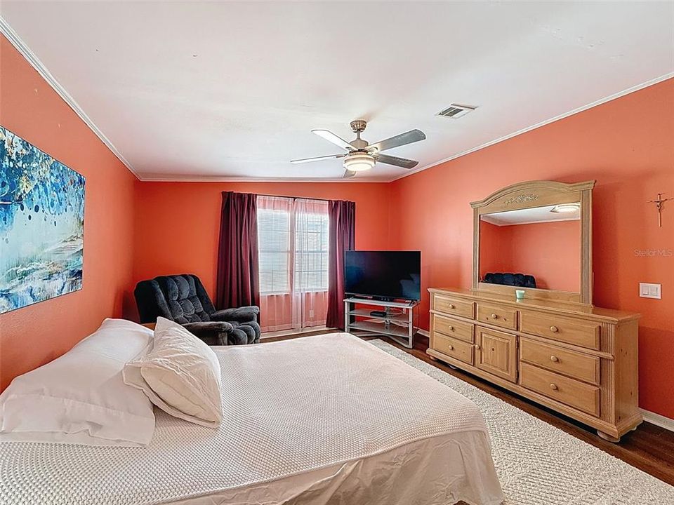 For Sale: $149,000 (2 beds, 2 baths, 1120 Square Feet)