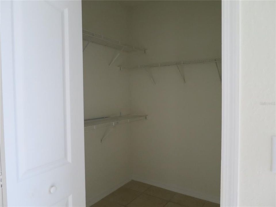 Active With Contract: $1,580 (2 beds, 1 baths, 901 Square Feet)