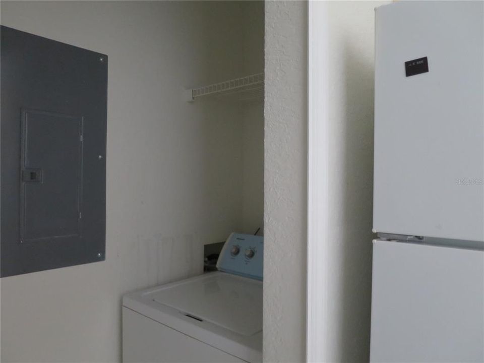 Active With Contract: $1,580 (2 beds, 1 baths, 901 Square Feet)