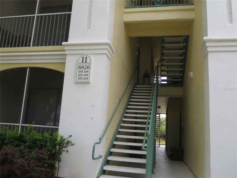 Active With Contract: $1,580 (2 beds, 1 baths, 901 Square Feet)
