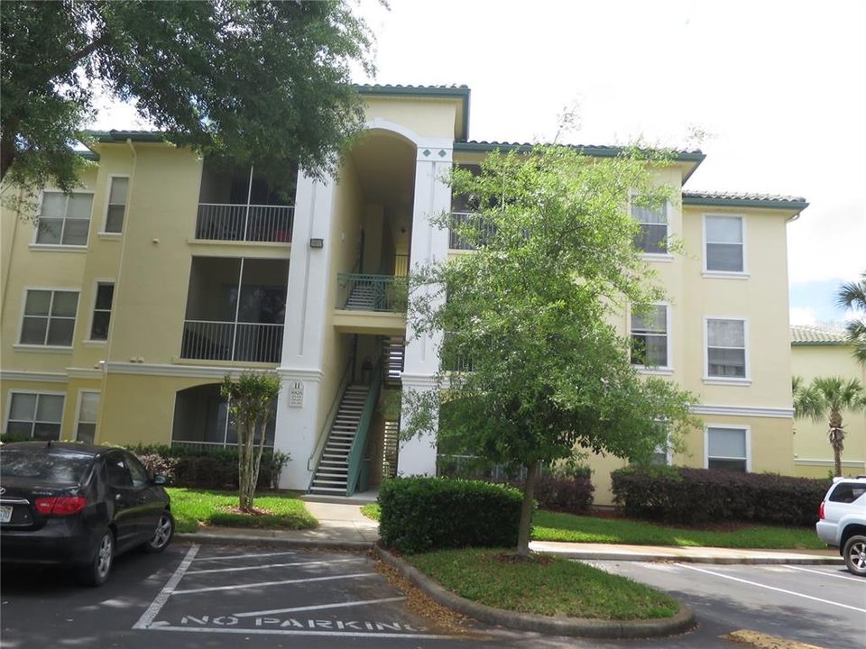 Active With Contract: $1,580 (2 beds, 1 baths, 901 Square Feet)