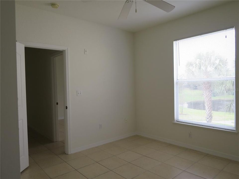 Active With Contract: $1,580 (2 beds, 1 baths, 901 Square Feet)