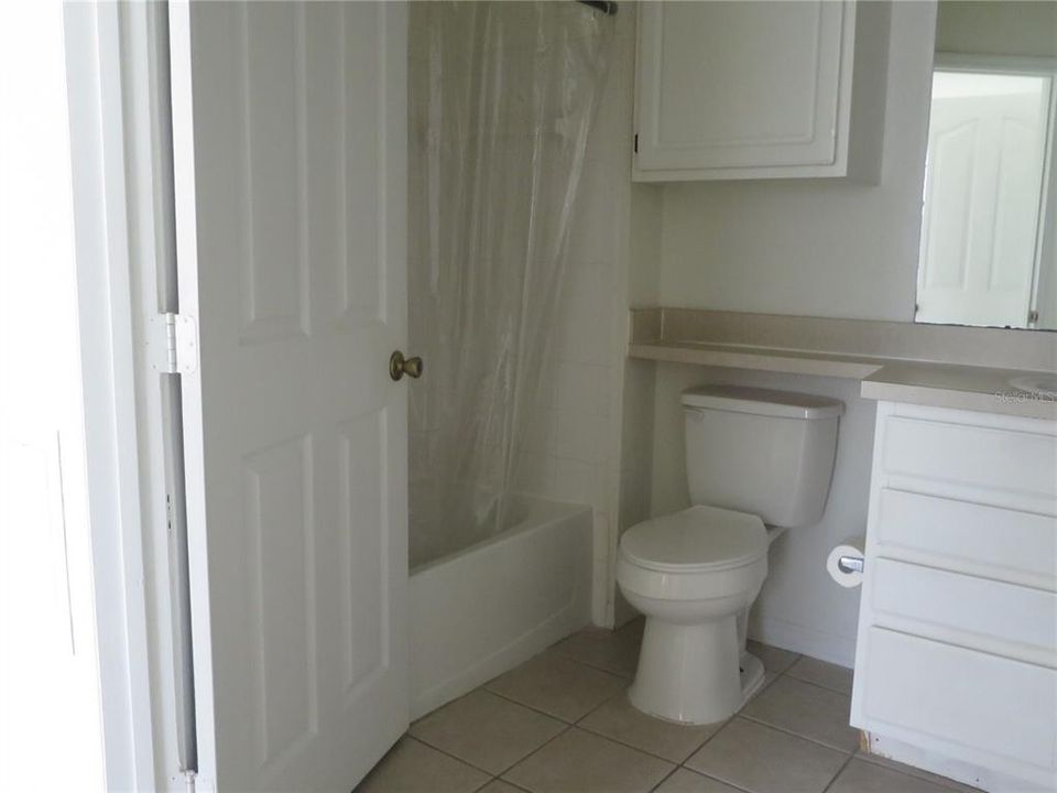Active With Contract: $1,580 (2 beds, 1 baths, 901 Square Feet)