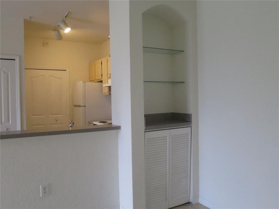 Active With Contract: $1,580 (2 beds, 1 baths, 901 Square Feet)