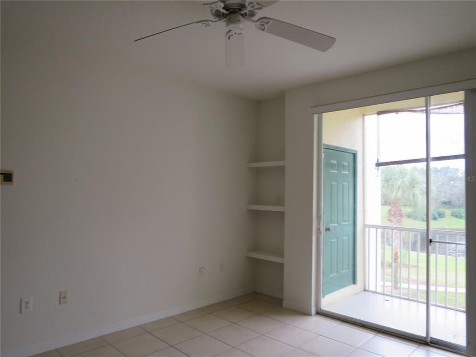 Active With Contract: $1,580 (2 beds, 1 baths, 901 Square Feet)