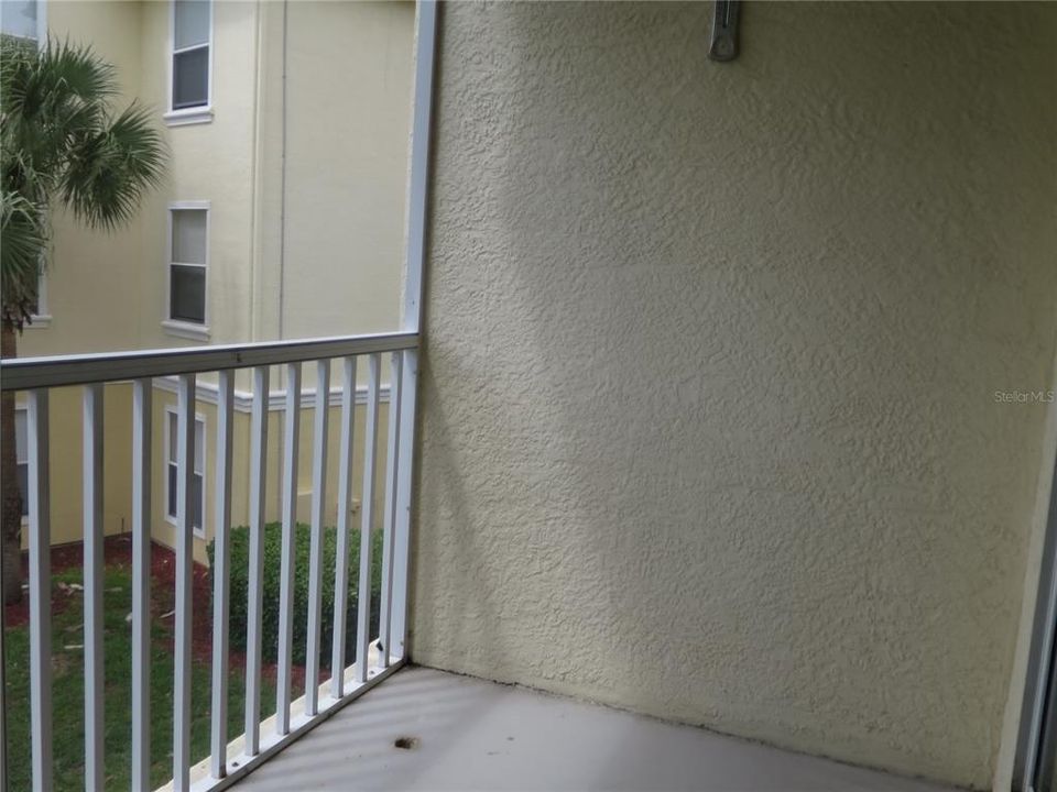 Active With Contract: $1,580 (2 beds, 1 baths, 901 Square Feet)