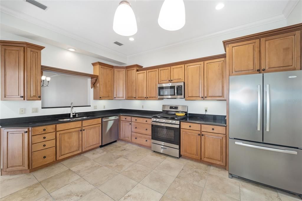 Active With Contract: $2,400 (3 beds, 2 baths, 2176 Square Feet)