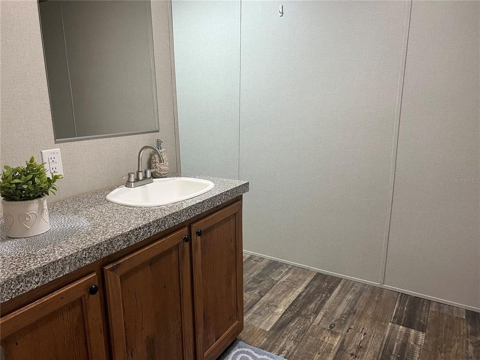 На продажу: $195,000 (3 спален, 2 ванн, 1140 Квадратных фут)