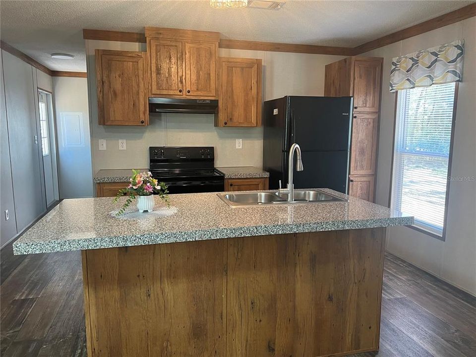 На продажу: $195,000 (3 спален, 2 ванн, 1140 Квадратных фут)