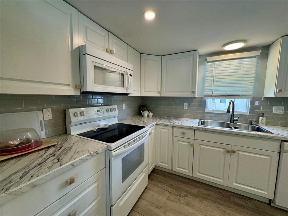 Под контрактом: $148,500 (1 спален, 2 ванн, 752 Квадратных фут)