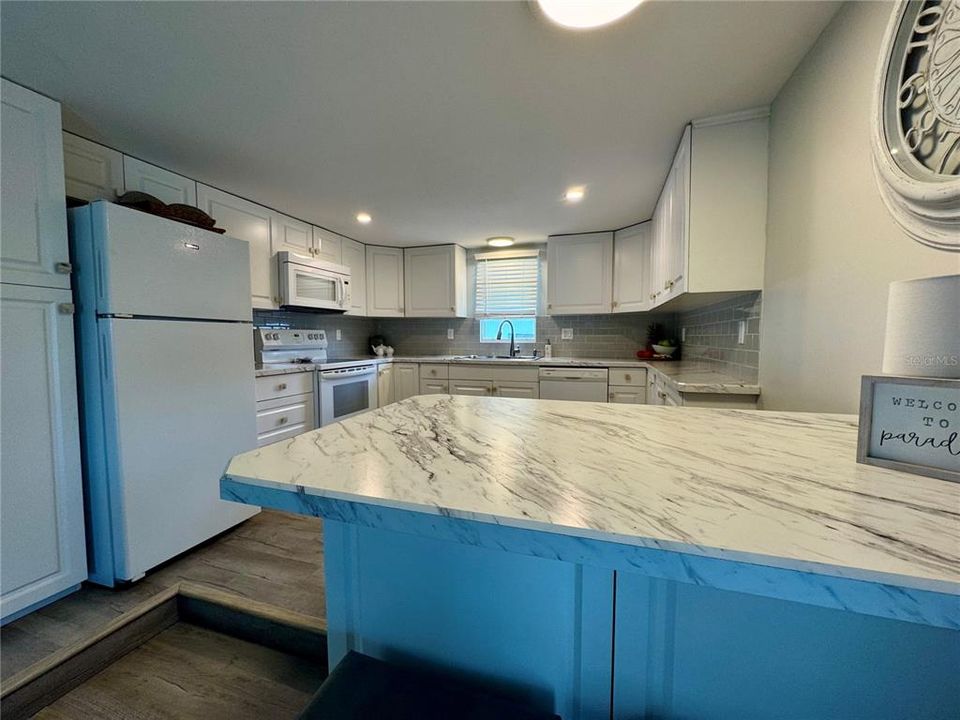 Под контрактом: $148,500 (1 спален, 2 ванн, 752 Квадратных фут)