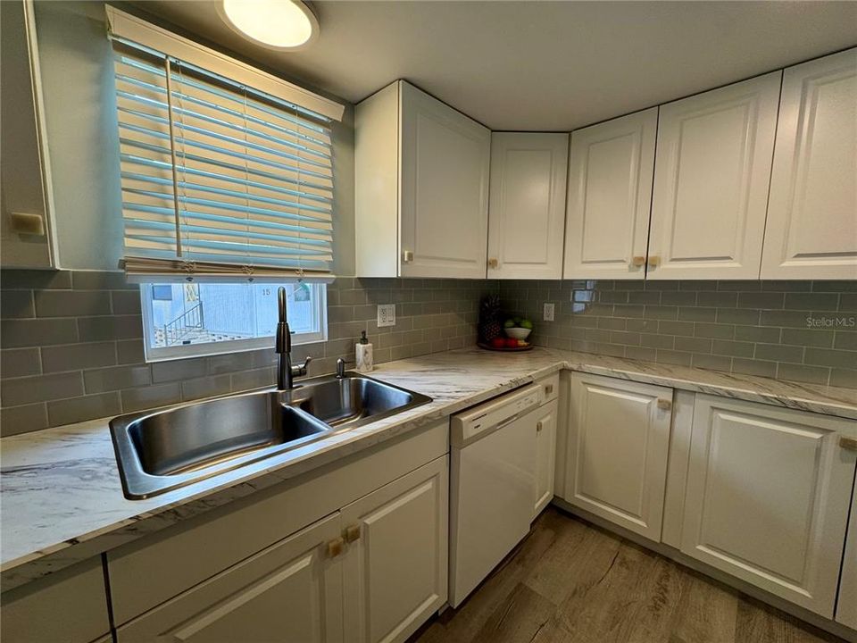 Под контрактом: $148,500 (1 спален, 2 ванн, 752 Квадратных фут)