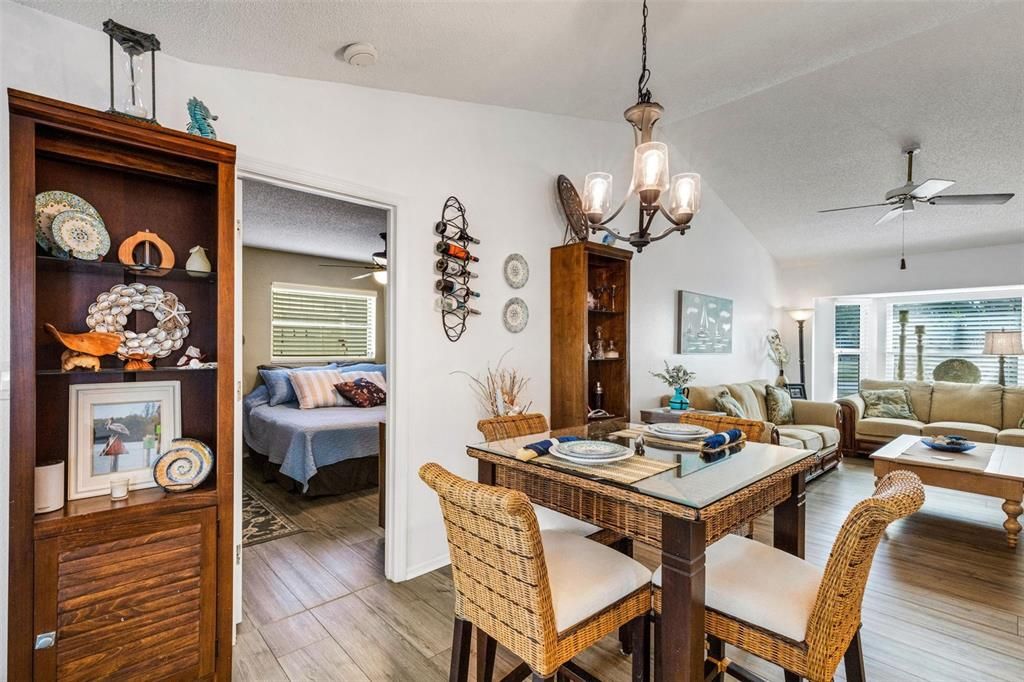 Activo con contrato: $369,900 (2 camas, 2 baños, 1329 Pies cuadrados)