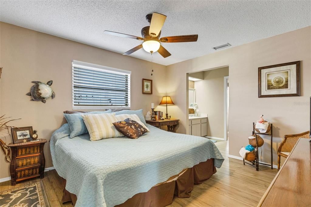 Activo con contrato: $369,900 (2 camas, 2 baños, 1329 Pies cuadrados)