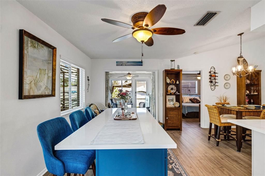 Activo con contrato: $369,900 (2 camas, 2 baños, 1329 Pies cuadrados)