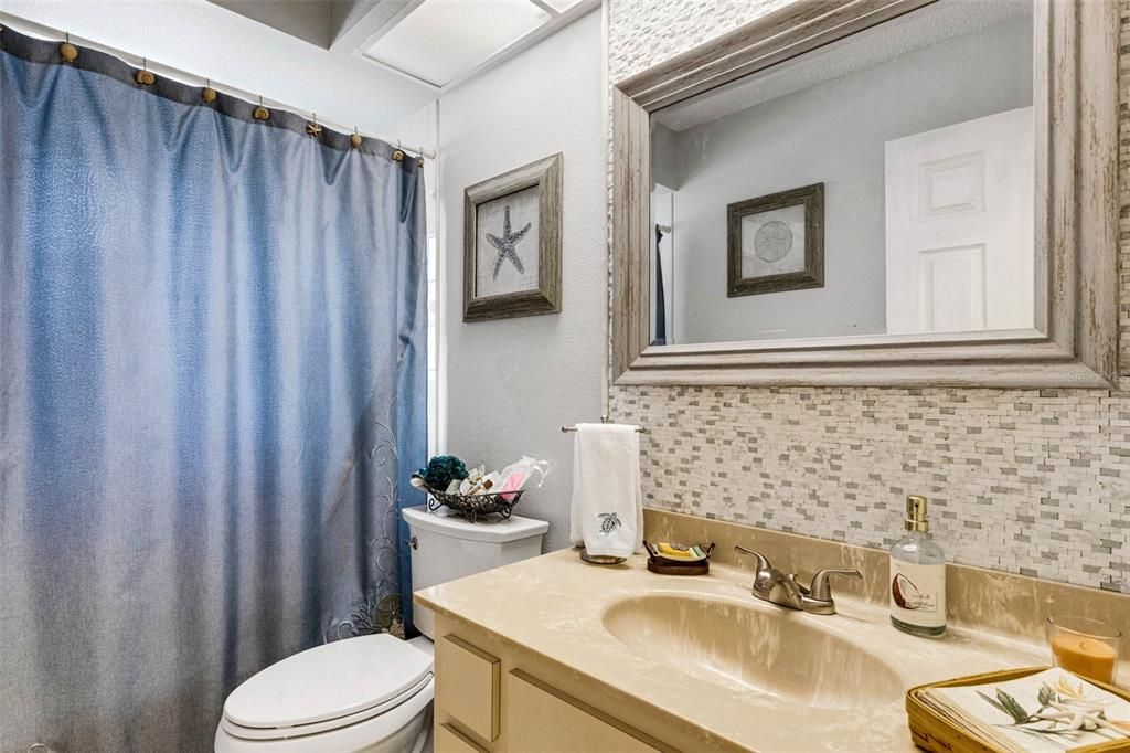 Activo con contrato: $369,900 (2 camas, 2 baños, 1329 Pies cuadrados)