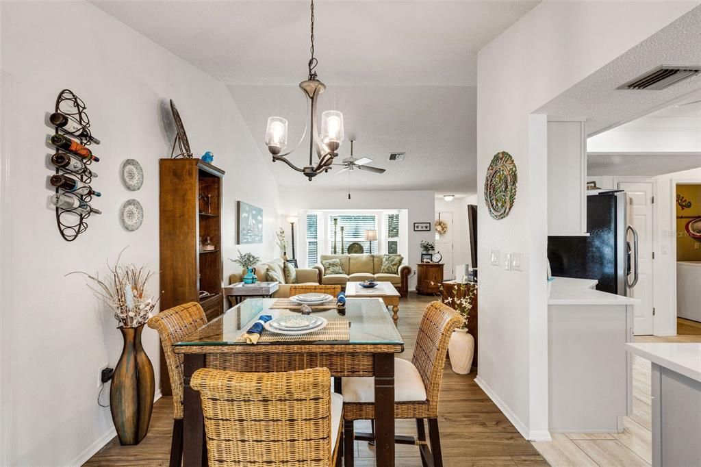 Activo con contrato: $369,900 (2 camas, 2 baños, 1329 Pies cuadrados)