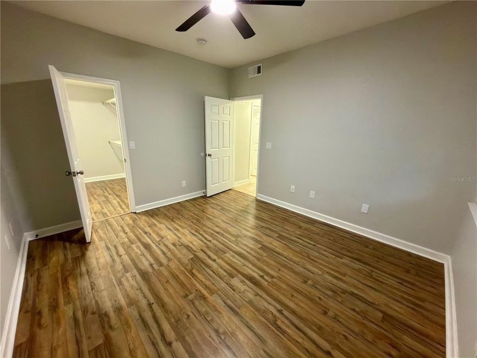 На продажу: $119,900 (1 спален, 1 ванн, 834 Квадратных фут)