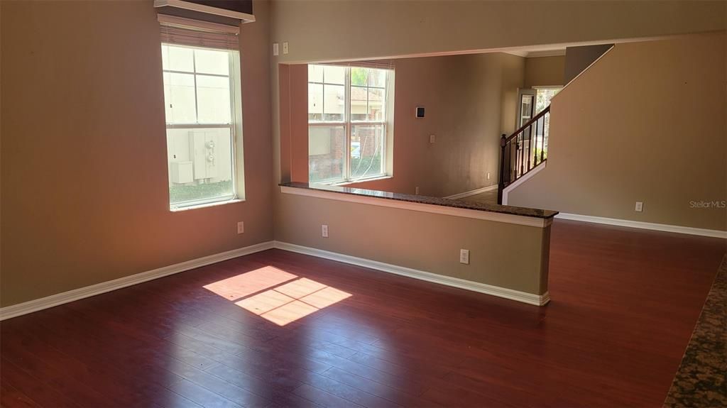 En Venta: $299,900 (4 camas, 2 baños, 2301 Pies cuadrados)