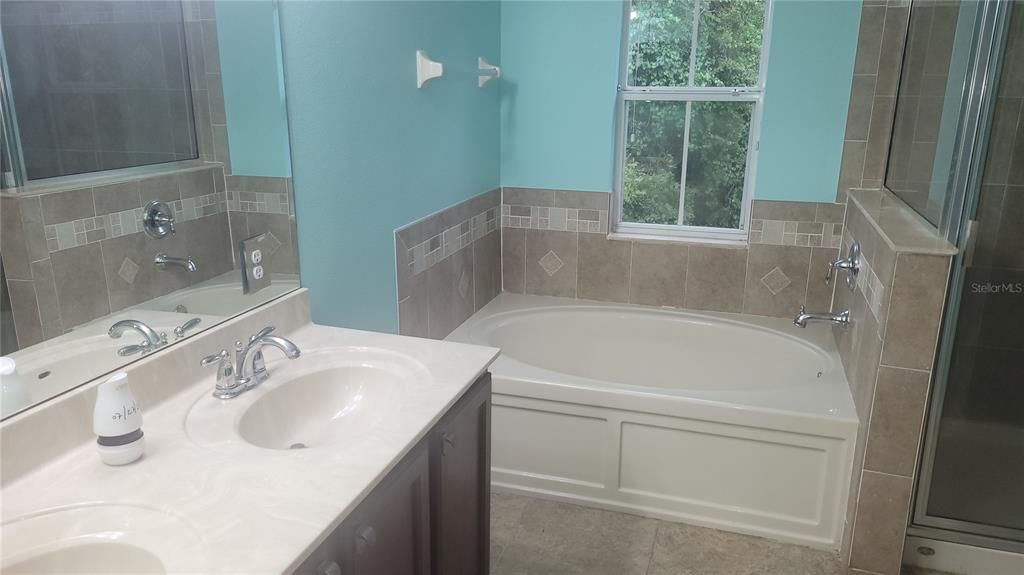 En Venta: $239,900 (4 camas, 2 baños, 2301 Pies cuadrados)