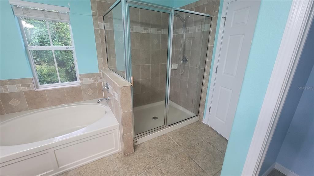 En Venta: $239,900 (4 camas, 2 baños, 2301 Pies cuadrados)