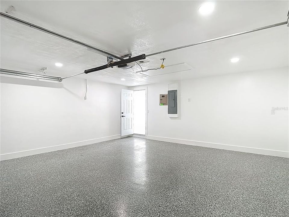 Activo con contrato: $3,100 (3 camas, 2 baños, 1884 Pies cuadrados)