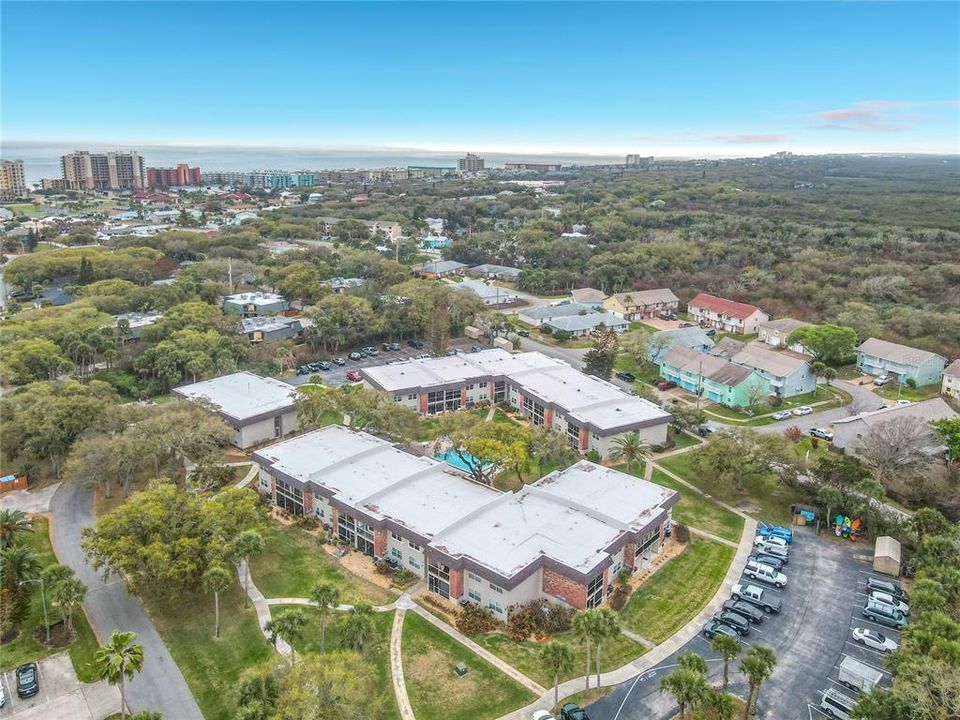 For Sale: $289,000 (2 beds, 1 baths, 838 Square Feet)