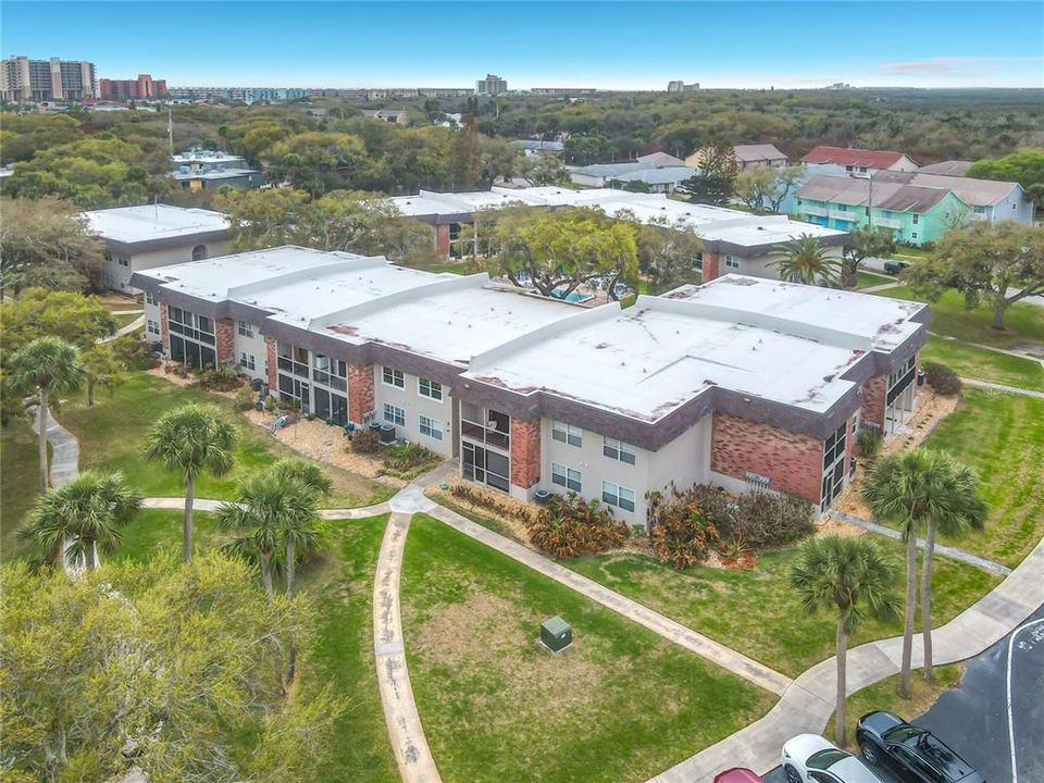 For Sale: $289,000 (2 beds, 1 baths, 838 Square Feet)