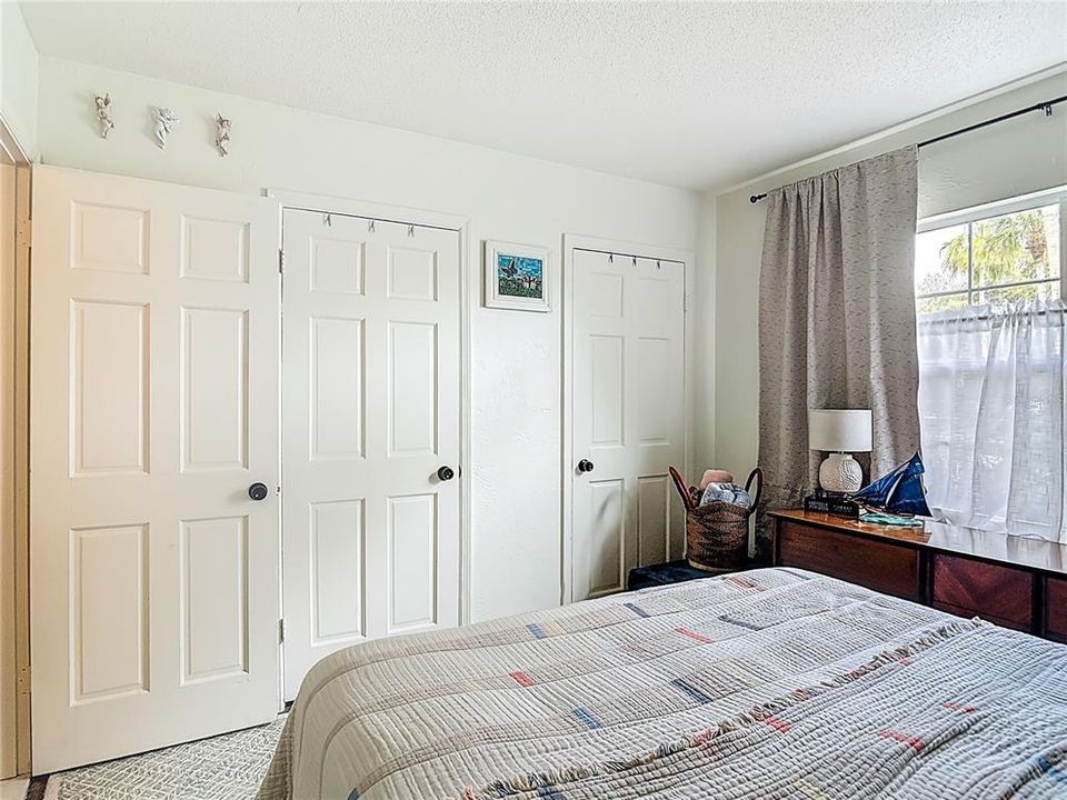 For Sale: $289,000 (2 beds, 1 baths, 838 Square Feet)