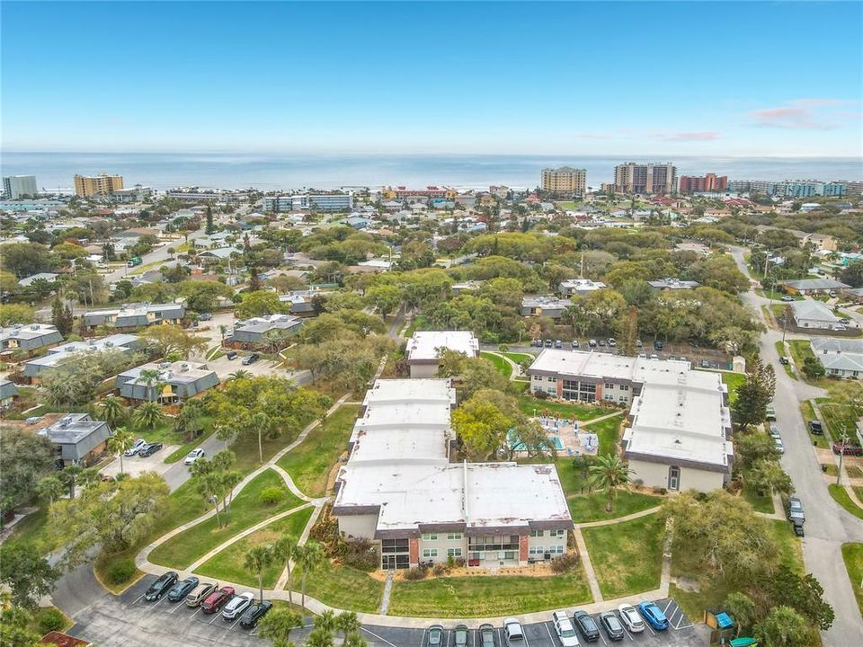 For Sale: $289,000 (2 beds, 1 baths, 838 Square Feet)