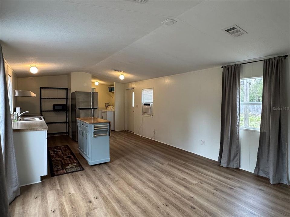 For Sale: $165,000 (2 beds, 2 baths, 784 Square Feet)