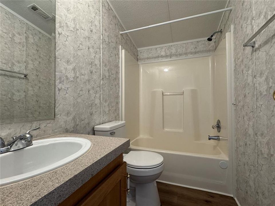 For Sale: $165,000 (2 beds, 2 baths, 784 Square Feet)