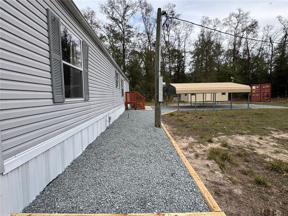 For Sale: $165,000 (2 beds, 2 baths, 784 Square Feet)