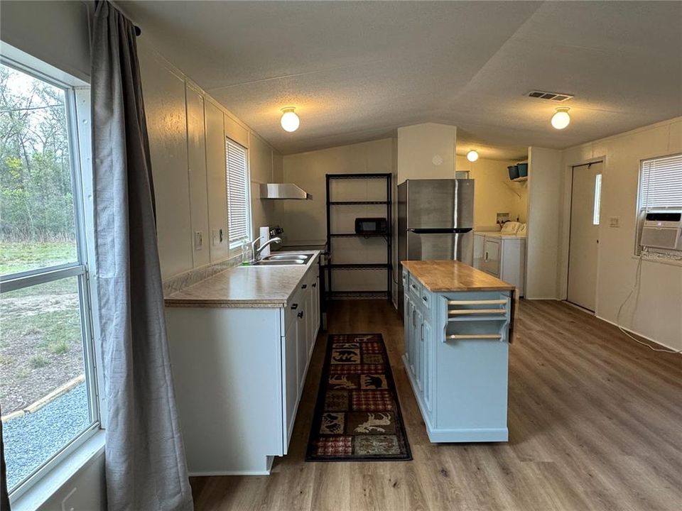 For Sale: $165,000 (2 beds, 2 baths, 784 Square Feet)
