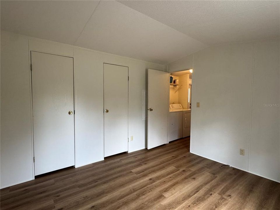 For Sale: $165,000 (2 beds, 2 baths, 784 Square Feet)