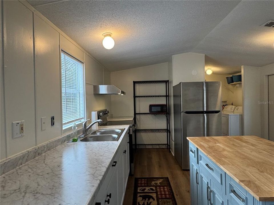 For Sale: $165,000 (2 beds, 2 baths, 784 Square Feet)