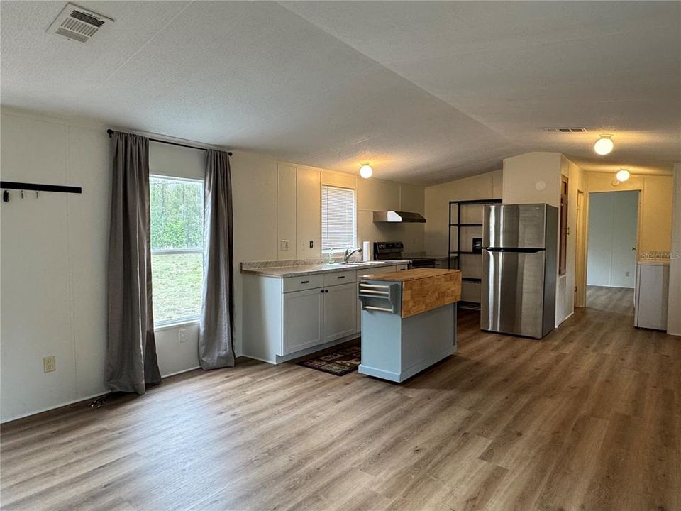 For Sale: $165,000 (2 beds, 2 baths, 784 Square Feet)