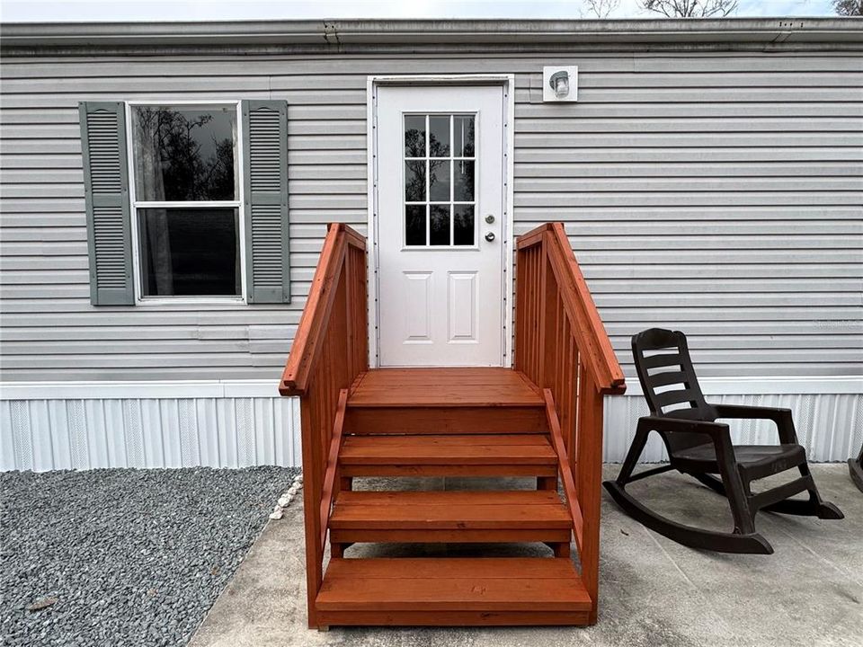 For Sale: $165,000 (2 beds, 2 baths, 784 Square Feet)