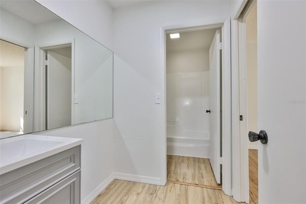 Под контрактом: $249,999 (3 спален, 1 ванн, 1510 Квадратных фут)