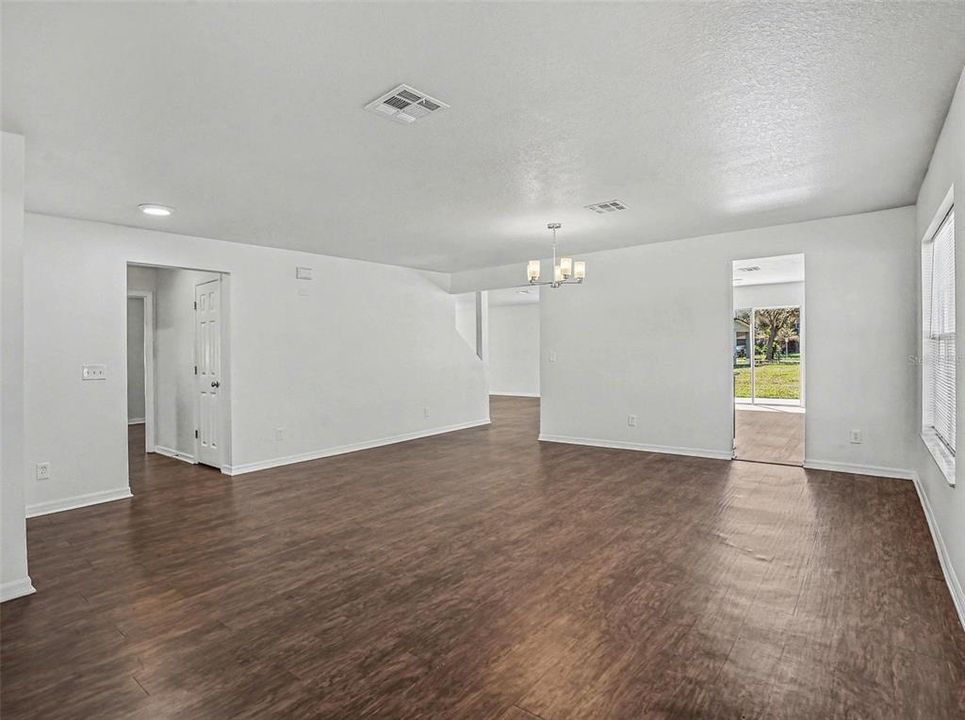 Active With Contract: $489,900 (6 beds, 4 baths, 3535 Square Feet)