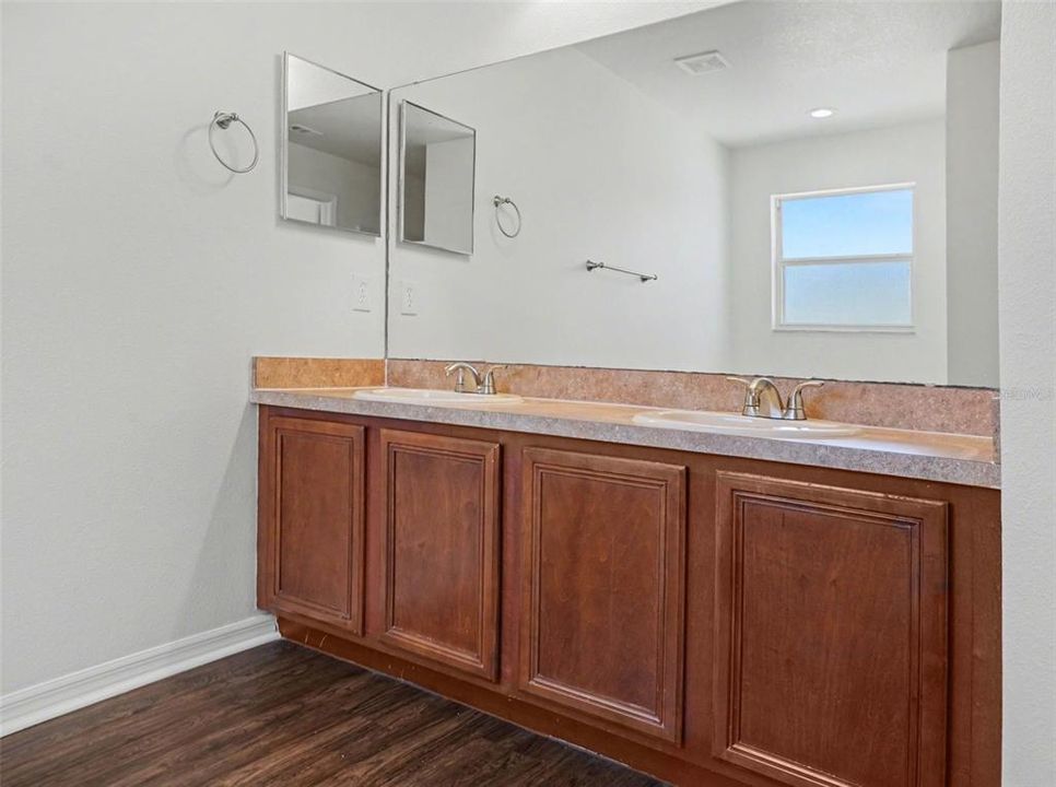Active With Contract: $489,900 (6 beds, 4 baths, 3535 Square Feet)