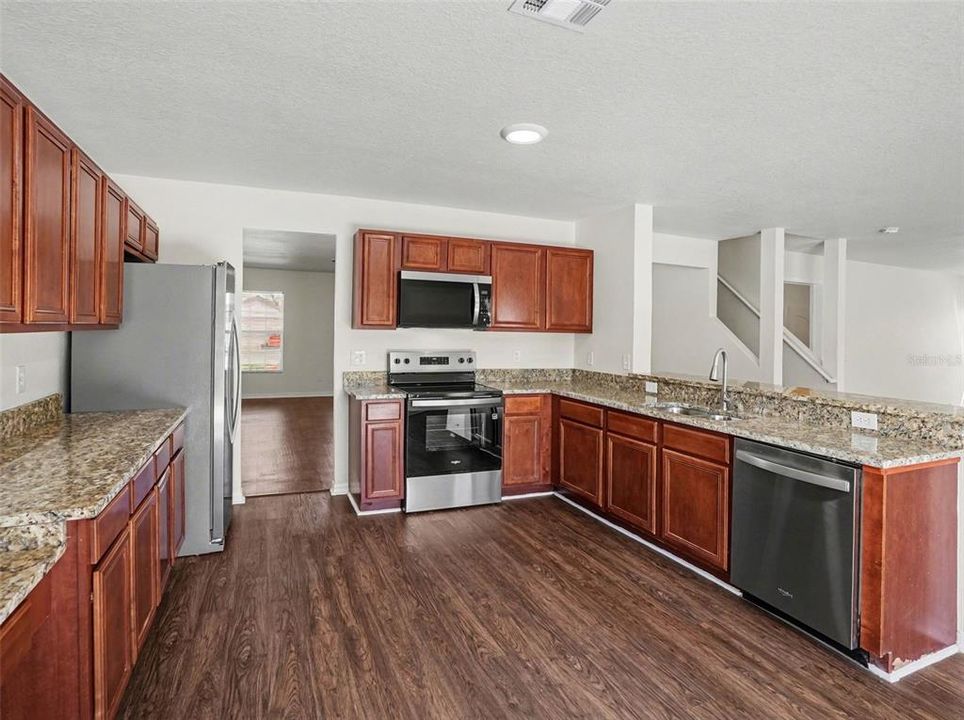 Active With Contract: $489,900 (6 beds, 4 baths, 3535 Square Feet)