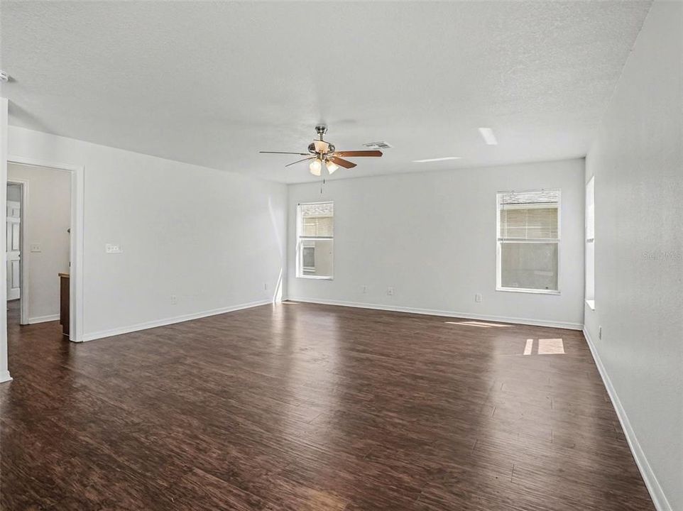 Active With Contract: $489,900 (6 beds, 4 baths, 3535 Square Feet)