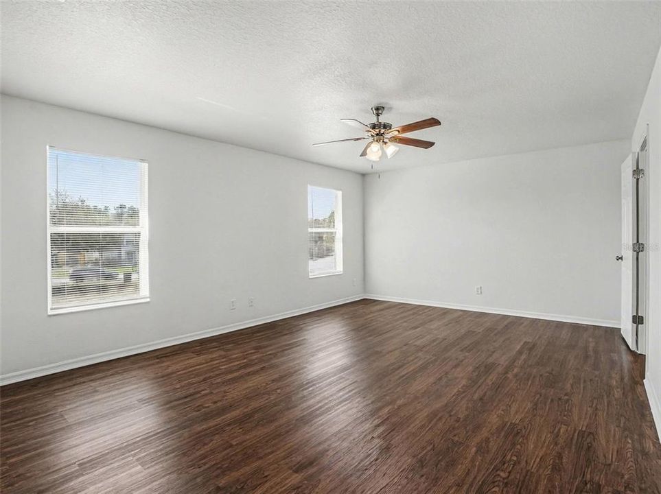 Active With Contract: $489,900 (6 beds, 4 baths, 3535 Square Feet)
