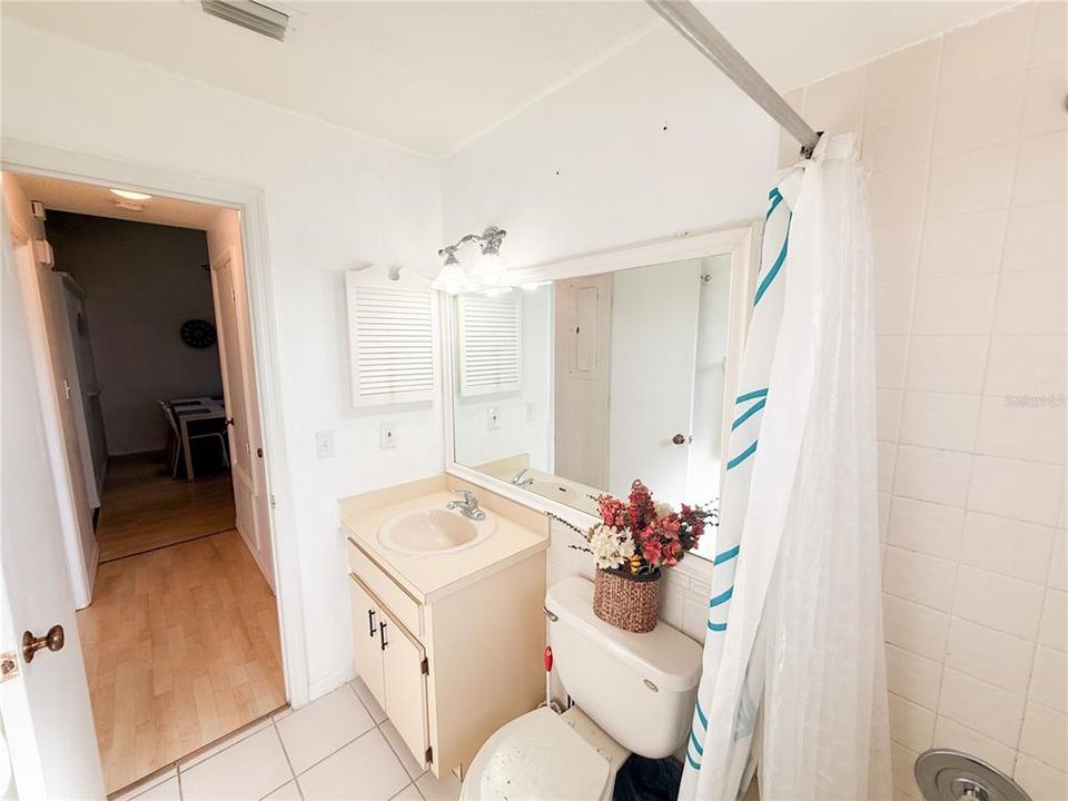 Под контрактом: $269,999 (2 спален, 2 ванн, 1056 Квадратных фут)