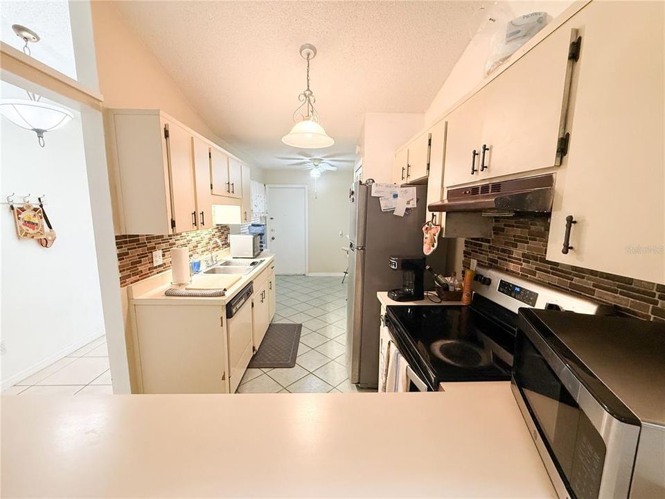 Под контрактом: $269,999 (2 спален, 2 ванн, 1056 Квадратных фут)