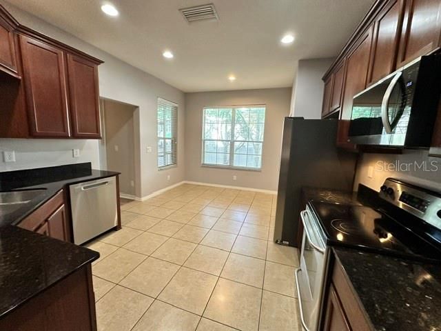 Active With Contract: $2,550 (3 beds, 2 baths, 2158 Square Feet)
