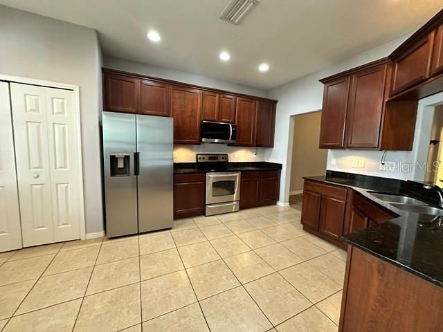 Active With Contract: $2,550 (3 beds, 2 baths, 2158 Square Feet)