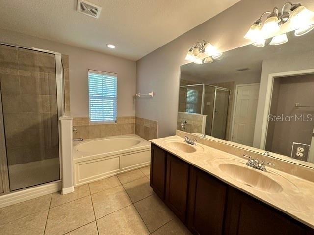 Active With Contract: $2,550 (3 beds, 2 baths, 2158 Square Feet)